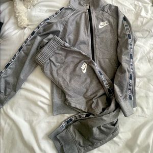 Kids Nike 2pc suit gray size 6